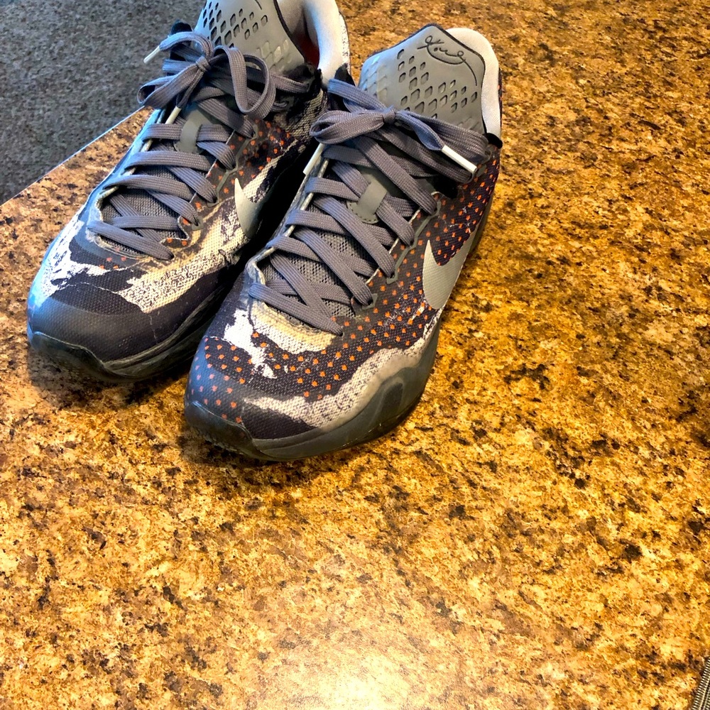Nike KOBE 10 Pain - Like New - Size 10.5 US